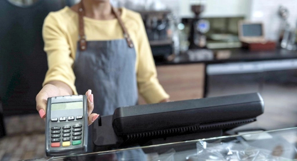 Штраф за навязывание дополнительных услуг вырастет до 500 тыс. руб. – проект прошел Госдуму